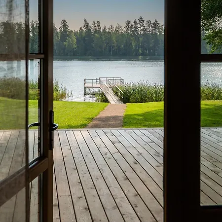 Ezermaja Akmeni Hébergement de vacances Mordanga